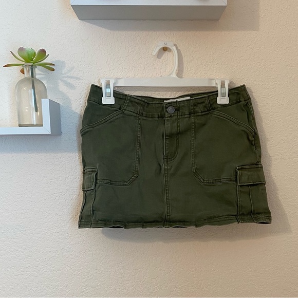 Hollister low rise green cargo mini skirt - Picture 3 of 6